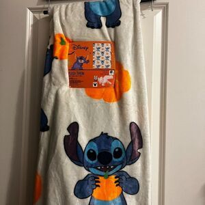 Disney Stitch Fall Throw Blanket – Pumpkin Halloween Cozy Plush